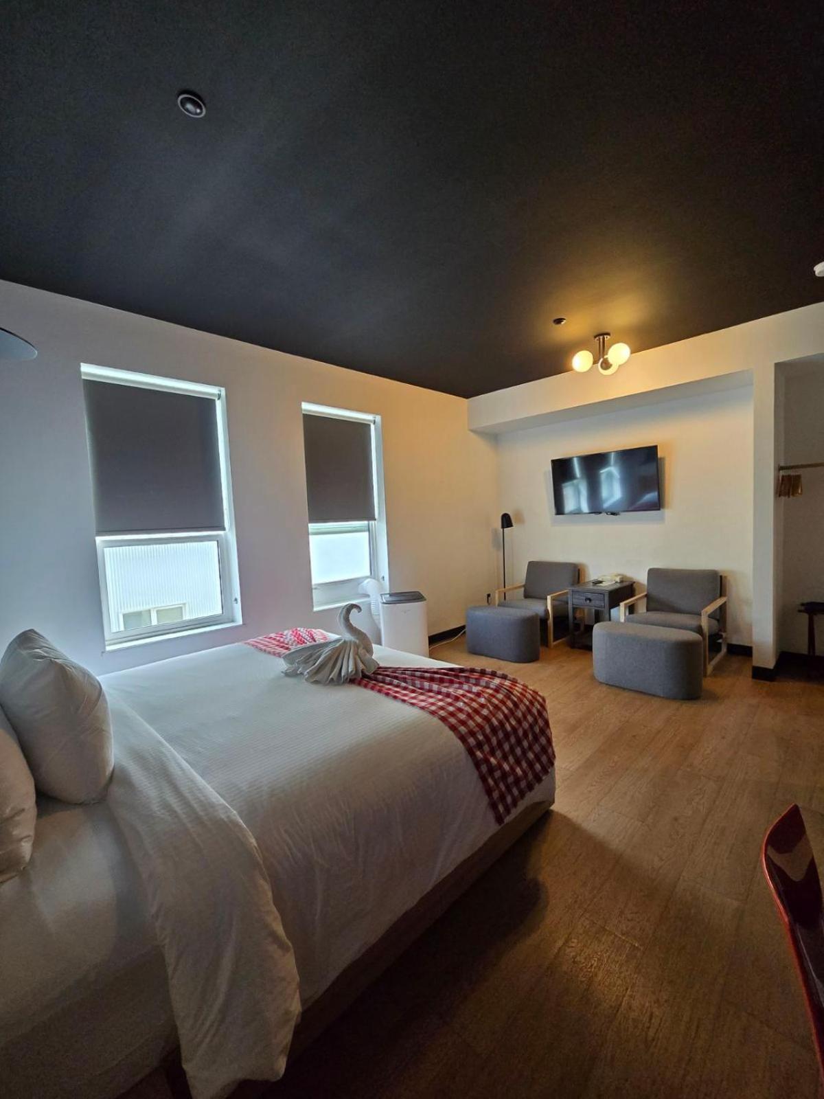 Raven Inn Whitehorse Extérieur photo