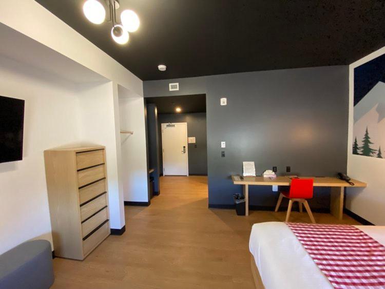 Raven Inn Whitehorse Extérieur photo